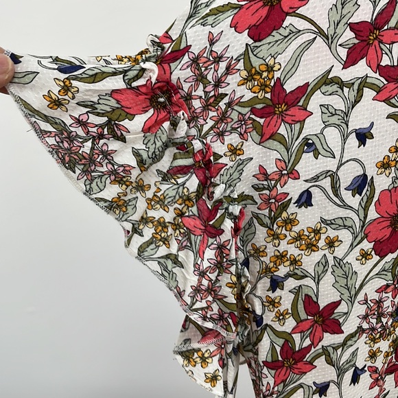 Jessica Simpson Floral Print Surplice top - Picture 3 of 7